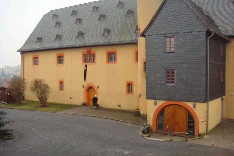 EingangzurBurg.JPG